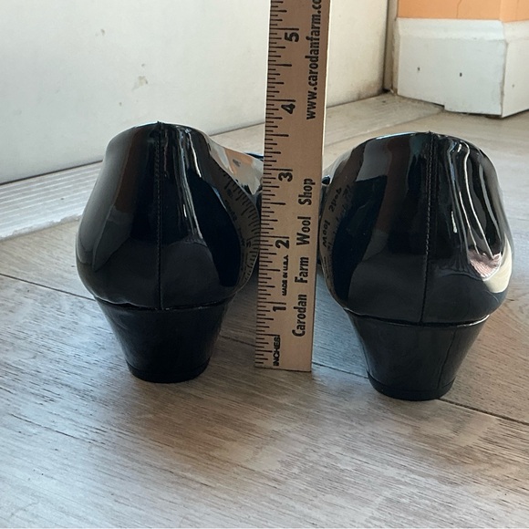 Easy Street Classic Black Workwear Pumps | Comfort Cushioned Low Heel | 10W - Picture 3 of 12